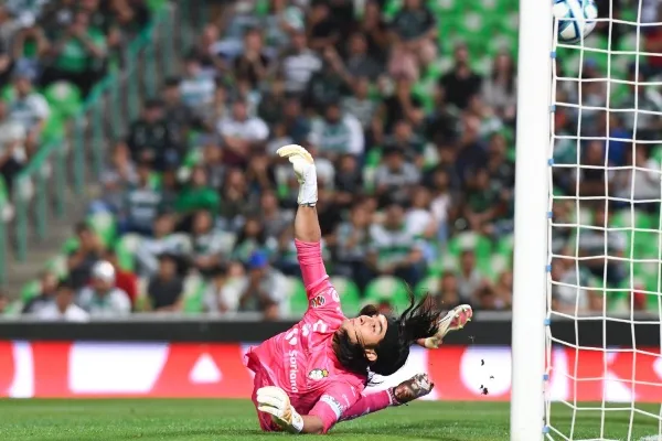 MEXSPORT El guardameta en atajada