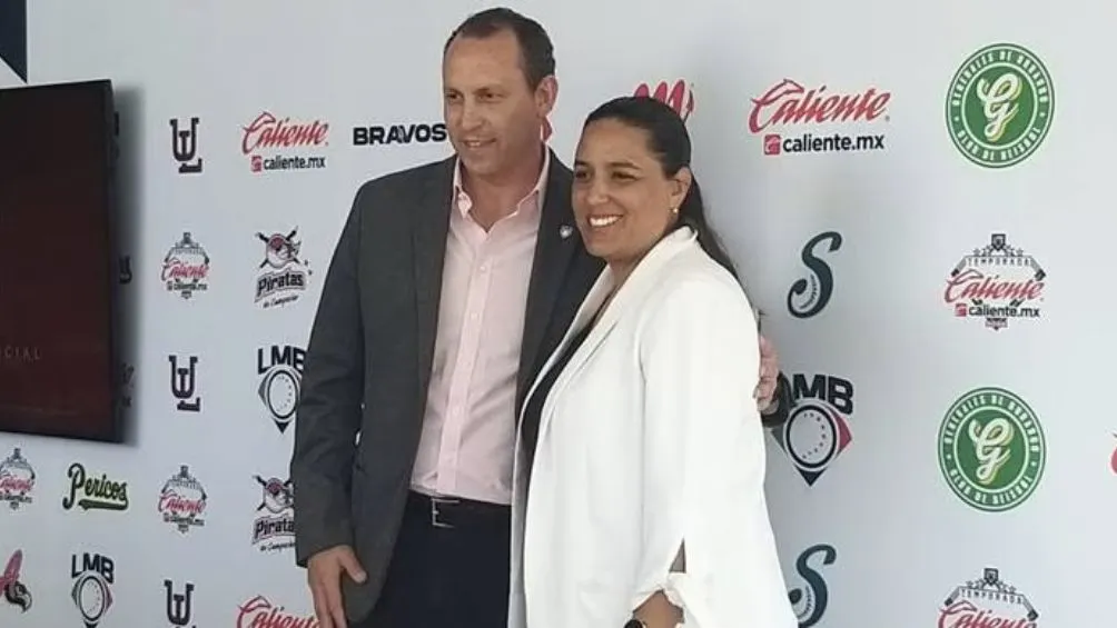 Fernanda Sainz en una presentación con la LMB