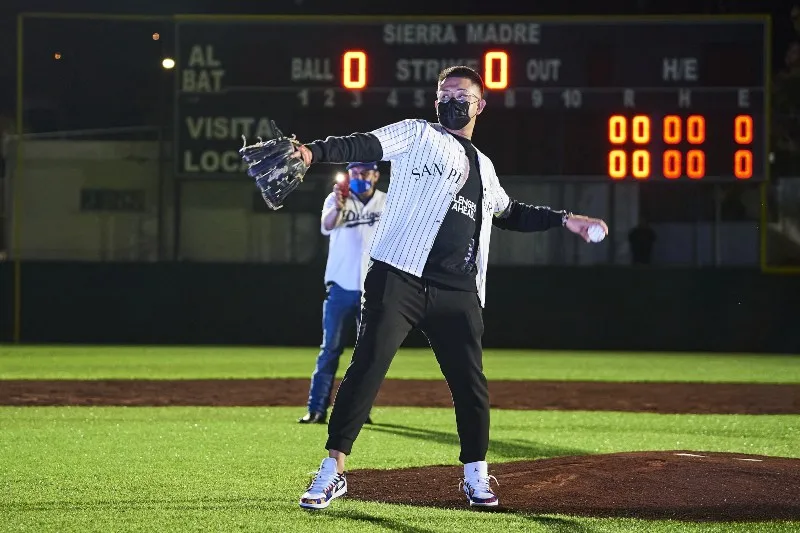 Julio Urías en la Inauguracion del Parque de Beisbol Liga Pequena Sierra Madre
