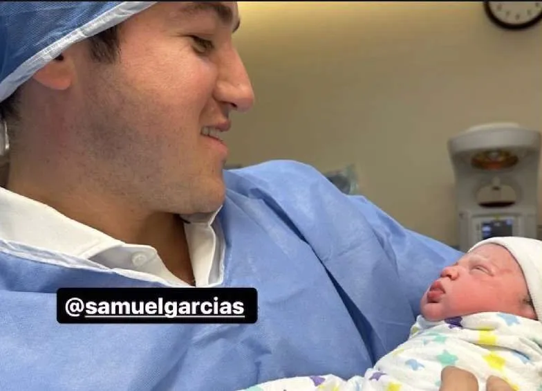 El gobernador de Nuevo León cargando a Mariel