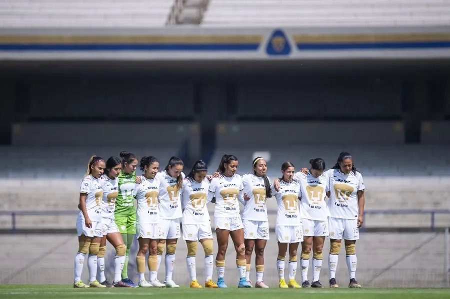 MEXSPORT Equipo de Pumas Femenil en partido de Liga MX