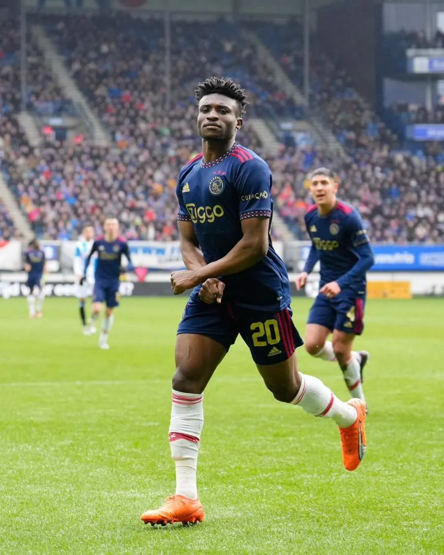 Kudus festejando gol