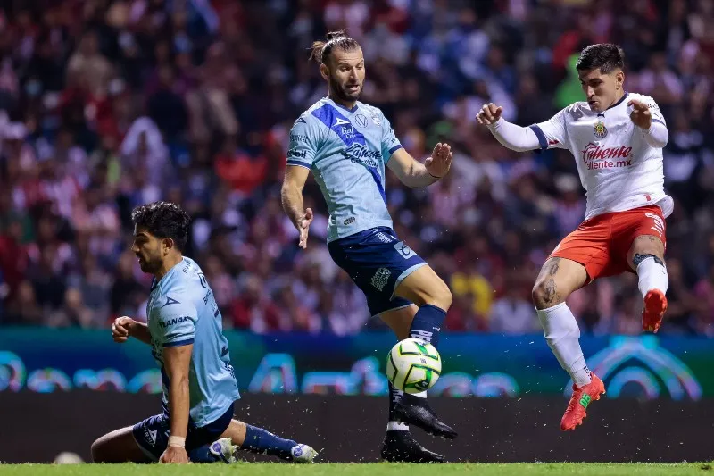 MEXSPORT Víctor Guzmán con Chivas