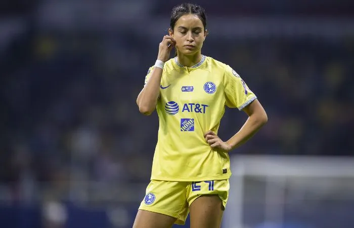 Scarlett Camberos en un partido del América Femenil en el Estadio Azteca