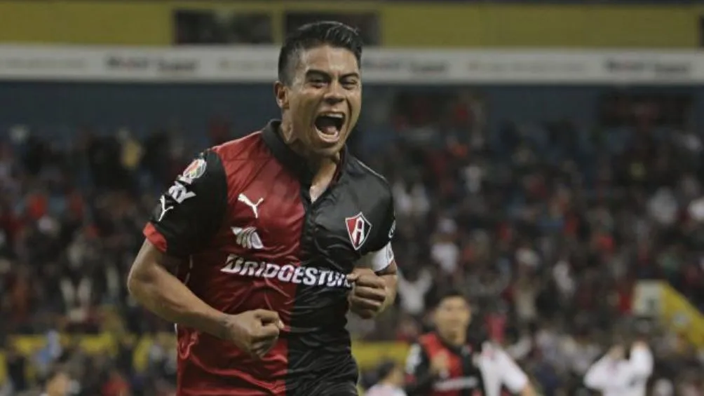 &quot;El Negro&quot; Medina jugando con los Rojinegros del Atlas