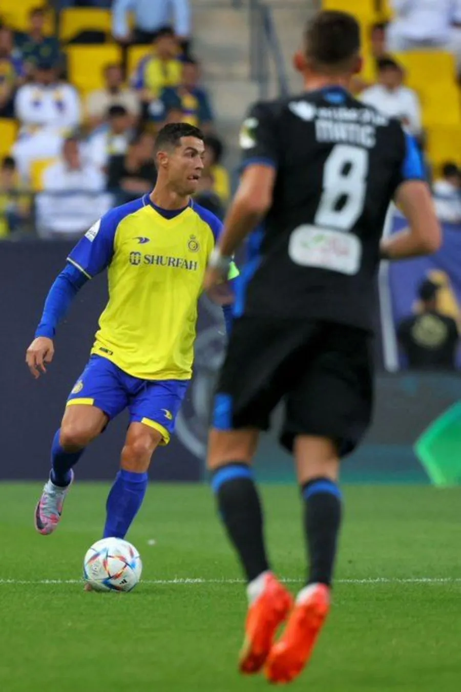 Cr7 con el esférico en juego de la Liga de Arabia