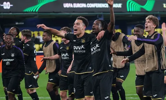 Jugadores del Anderlecht en festejo tras triunfo