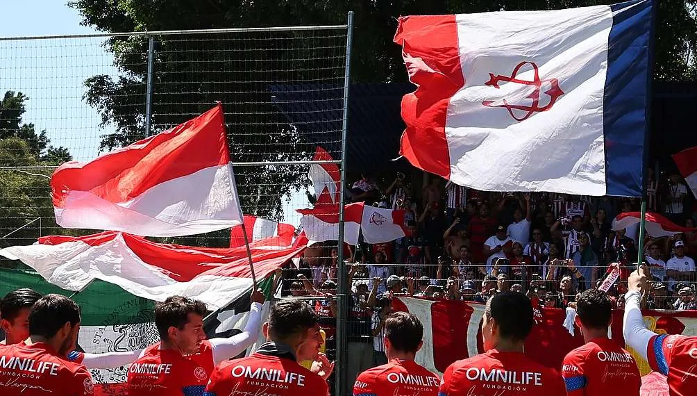Los jugadores de Chivas se sumaron a las celebraciones