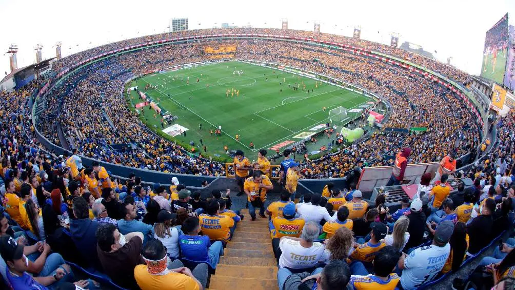 Estadio Universitario en Clásico Regio