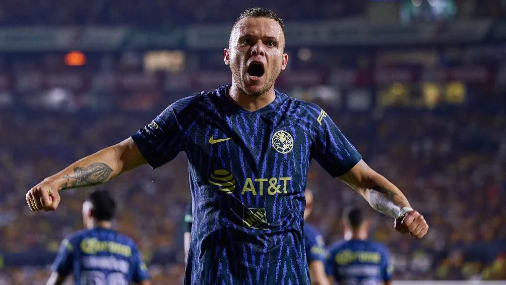 Jonathan Rodríguez festeja gol con América
