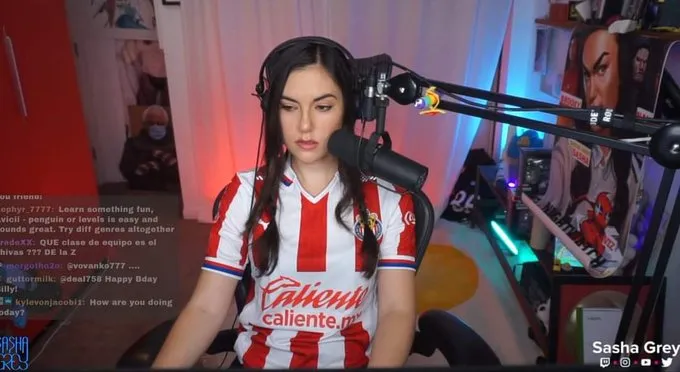 Sasha Grey con la playera de Chivas