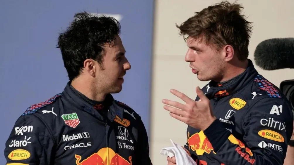 Checo y Verstappen tras terminar una carrera