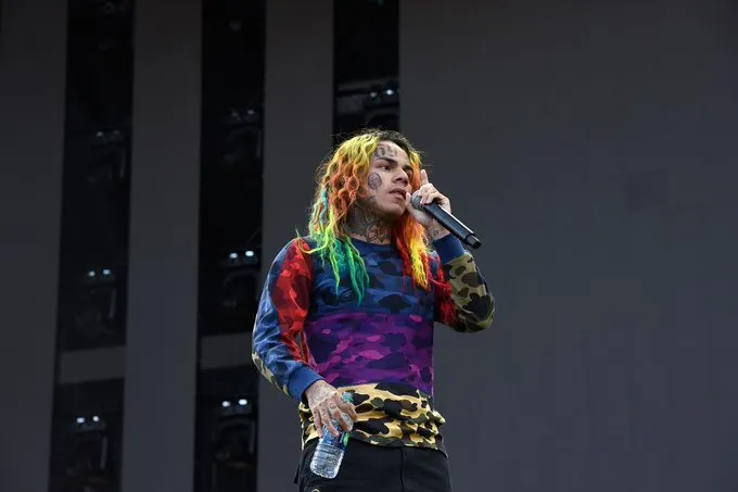 Tekashi 6ix9ine durante un show