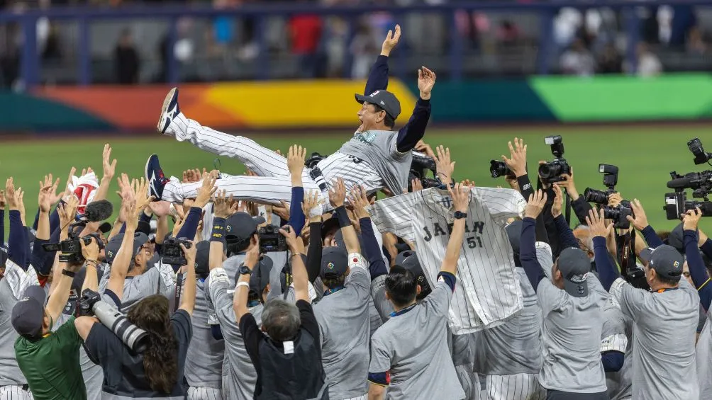 Japón celebrando el Clásico Mundial de Beisbol