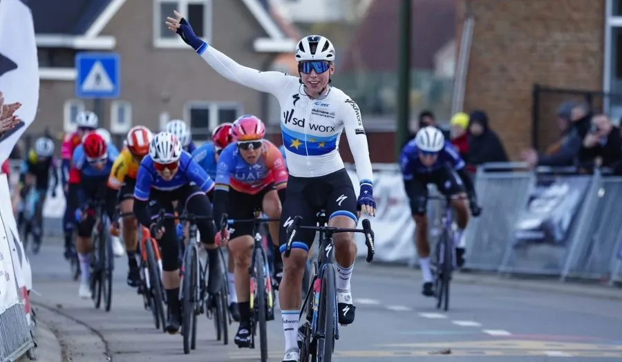 Classic Brugge-De Panne en la rama varonil