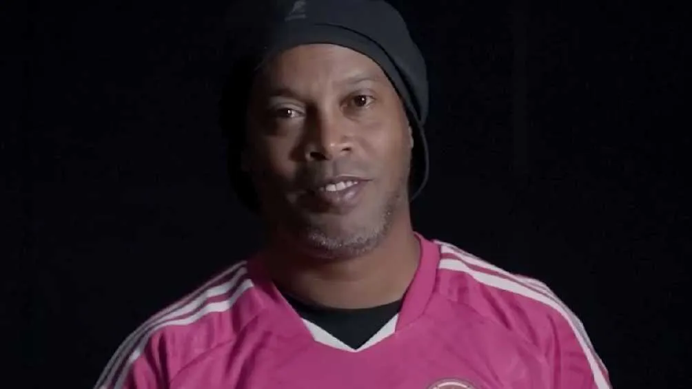 Ronaldinho con su nuevo equipo Porcinos FC