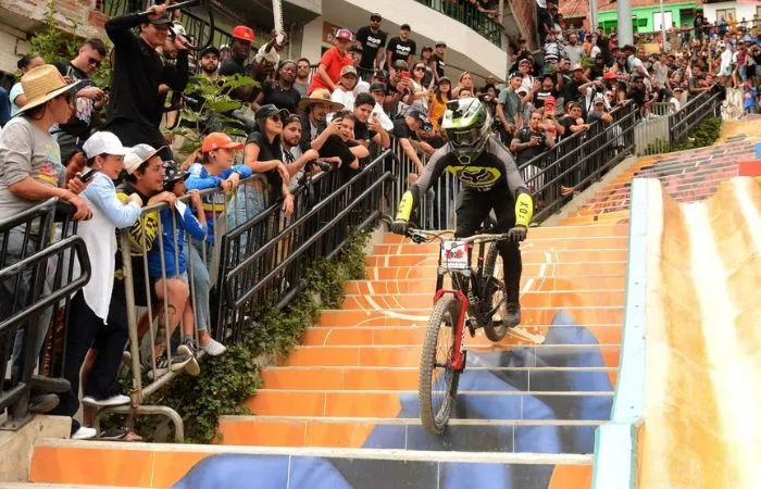 Competidor del Red Bull Cerro Abajo en Valparaíso, Chile