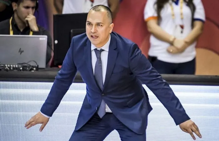 Omar Quintero en el partido de México ante Brasil en las eliminatorias mundialistas