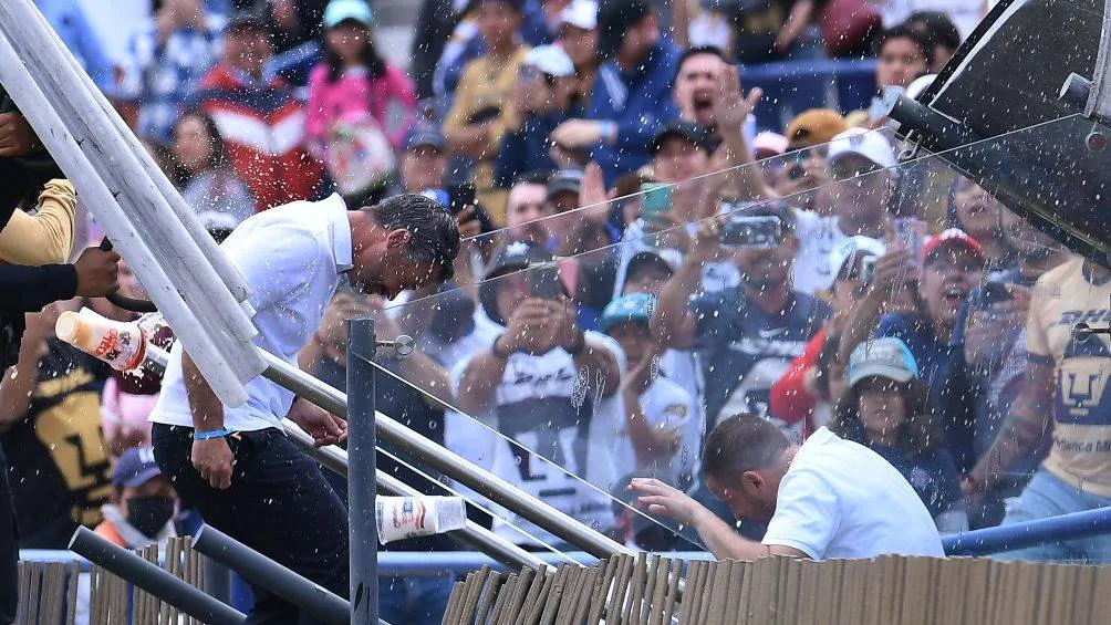 MEXSPORT Rafa Puente se fue mal con la afición de la Universidad