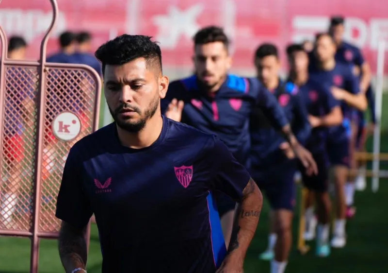 Twitter @SevillaFC Tecatito en el entrenamiento de esta mañana