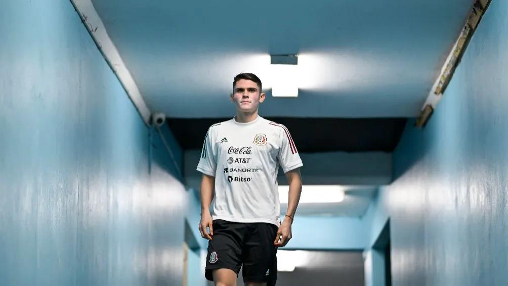 Israel Reyes, con la playera del Tricolor