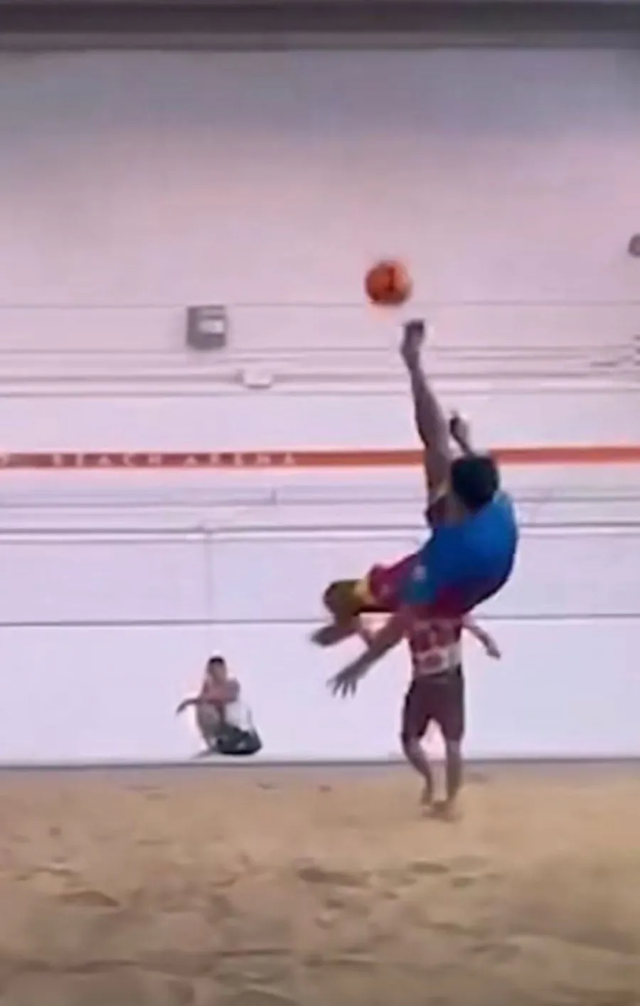 ESPECIAL Ronaldinho haciendo acrobacia