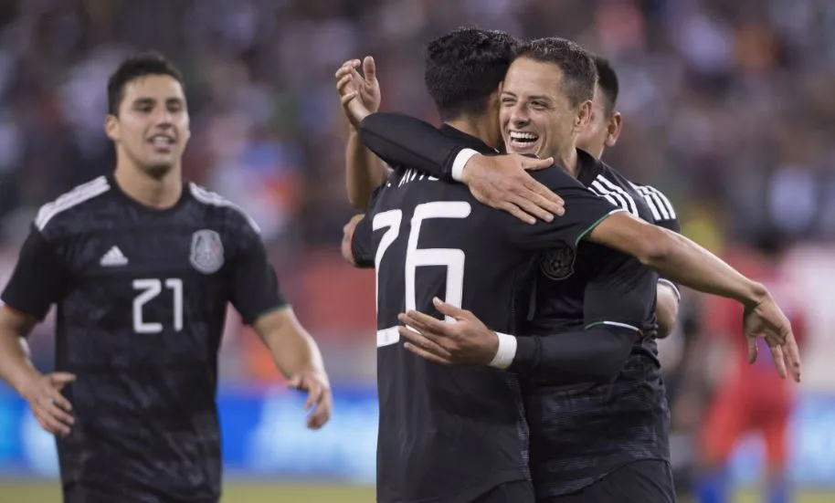 Chicharito, en festejo de gol con el Tri