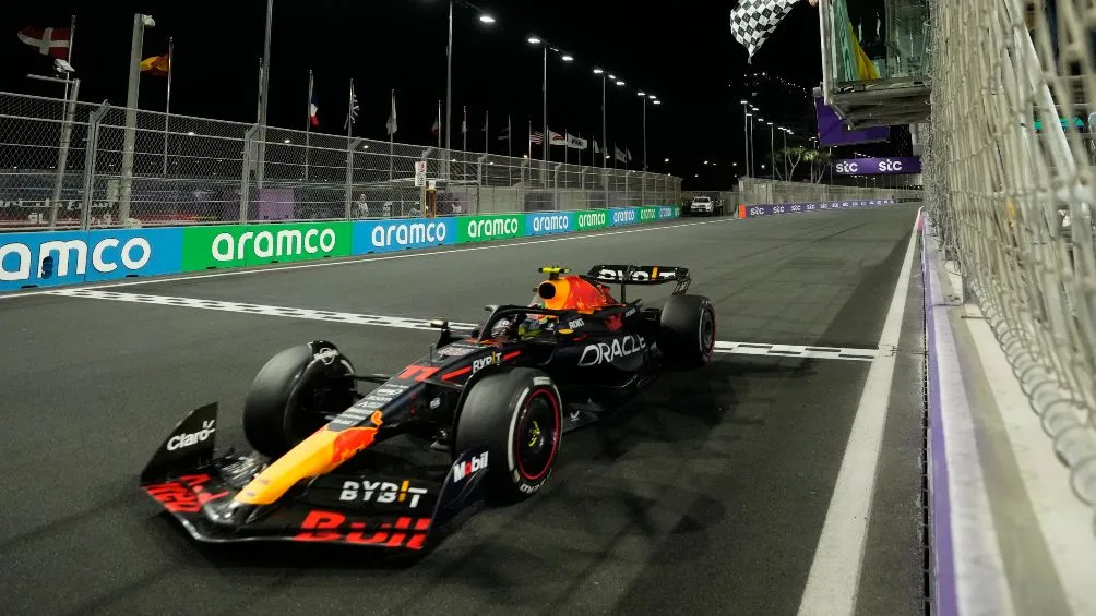 El piloto mexicano ha comenzado de gran forma