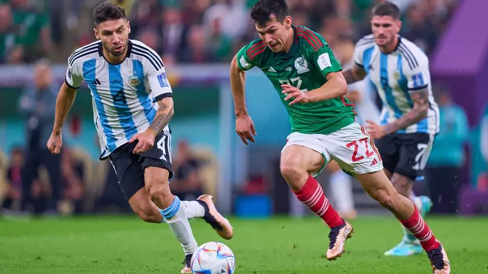 Montiel defendiendo el ataque de Chucky Lozano