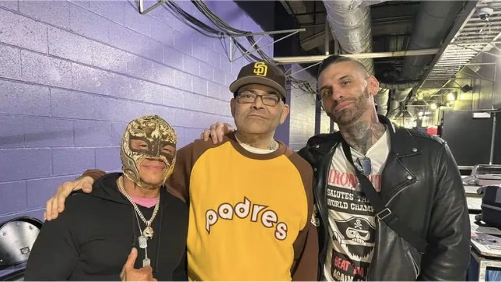 Konan junto a Rey Mysterio