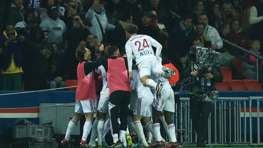 Los visitantes festejan el gol