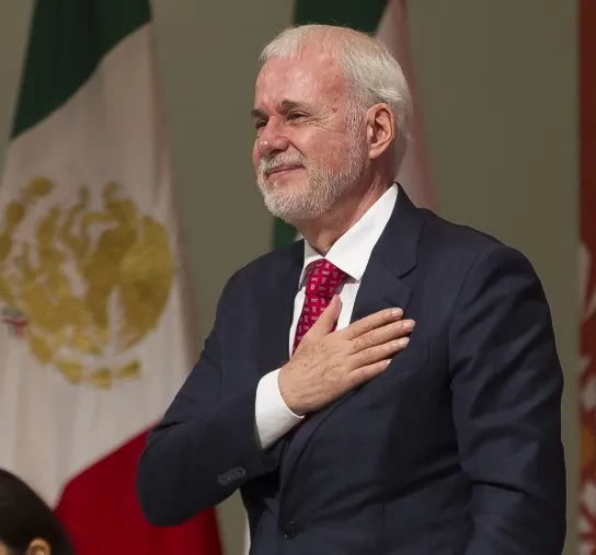 Universidad de Guadalajara Arturo Padilla durante una ceremonia