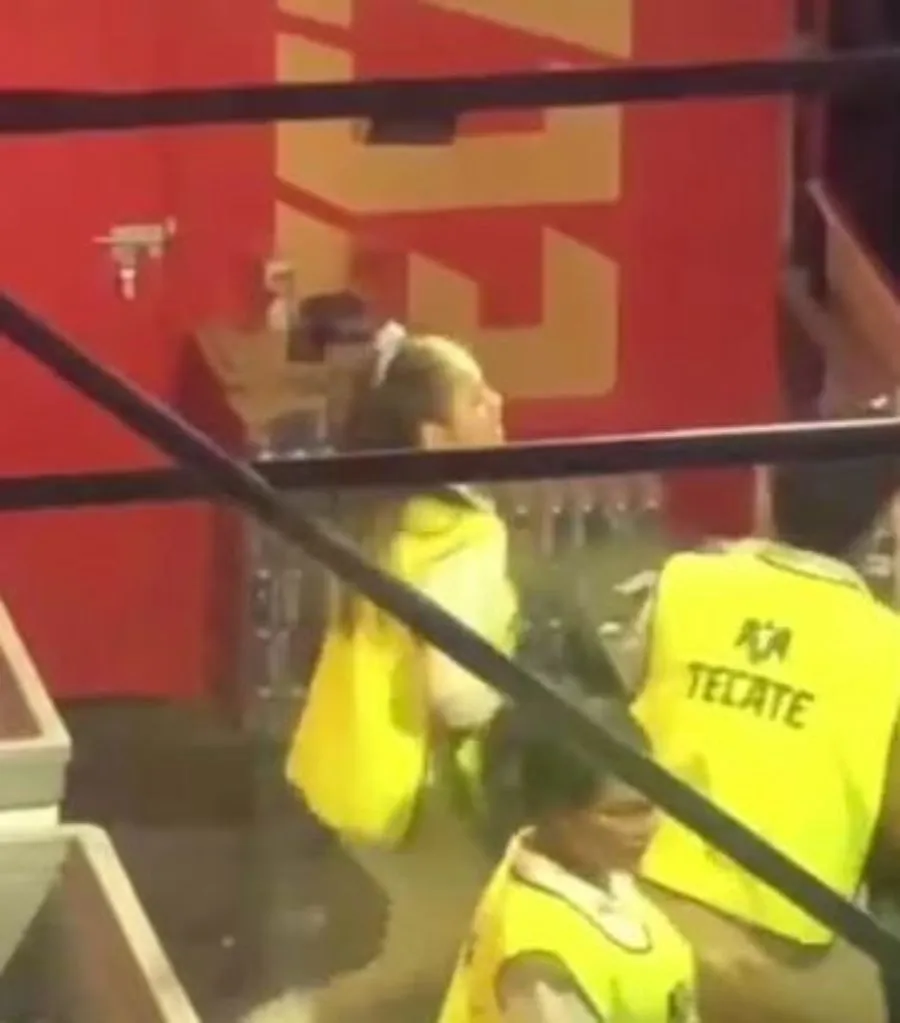 Vendedora de cerveza en Pa'l Norte