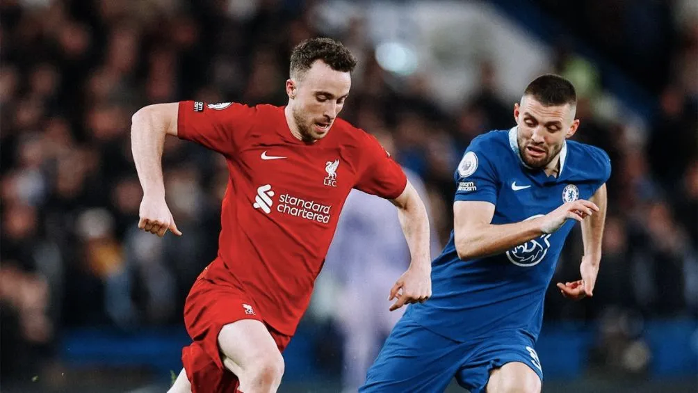 Diogo Jota ante Kovacic en el encuentro