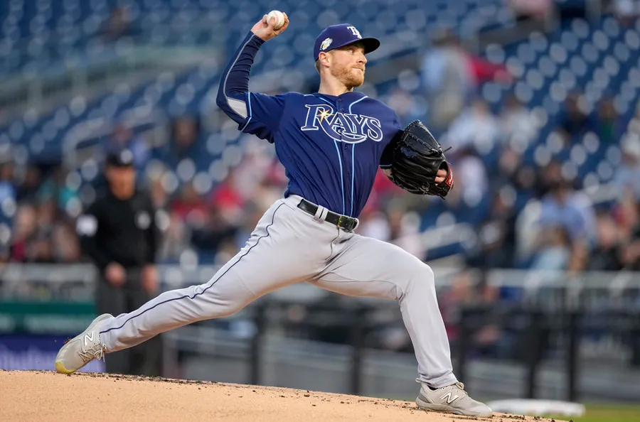 Drew Rasmussen en la lomita