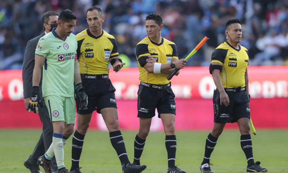 MEXSPORT Corona conversa con los árbitros