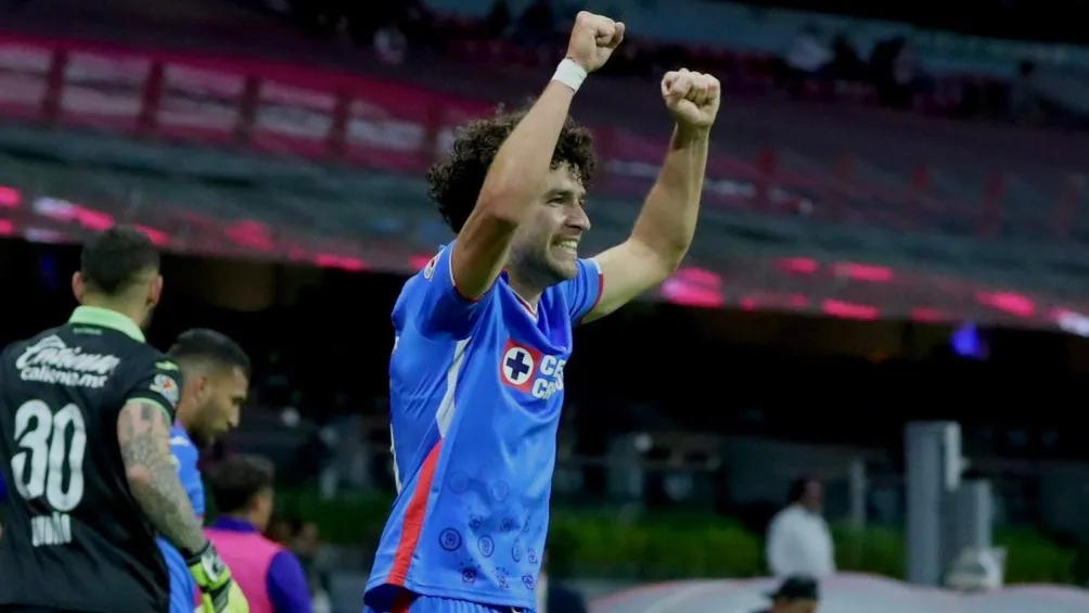 @LaPizarraDelDT_ Rivero festeja una anotación en el Azteca