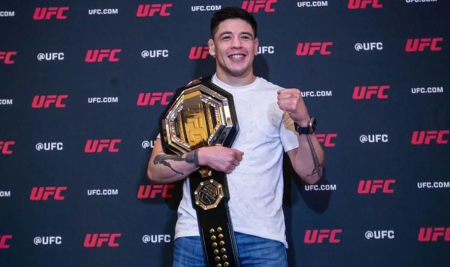 MIGUEL PONTÓN Brandon Moreno con su cinturón de monarca