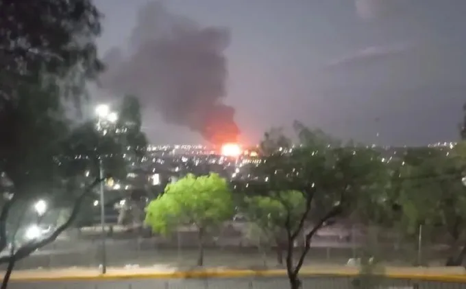 Las llamas de la Central de Abastos se ven a kilómetros