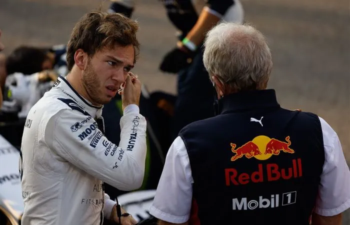 Pierre Gasly y Franz Tost en una carrera de Fórmula 1 en 2022