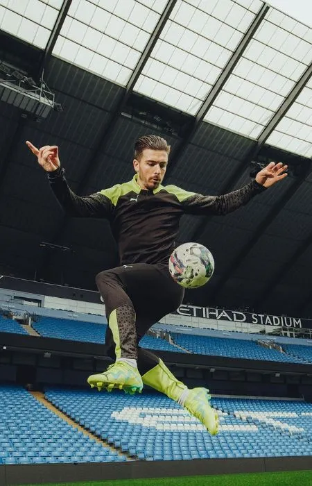 Jack Grealish con sus nuevos botines