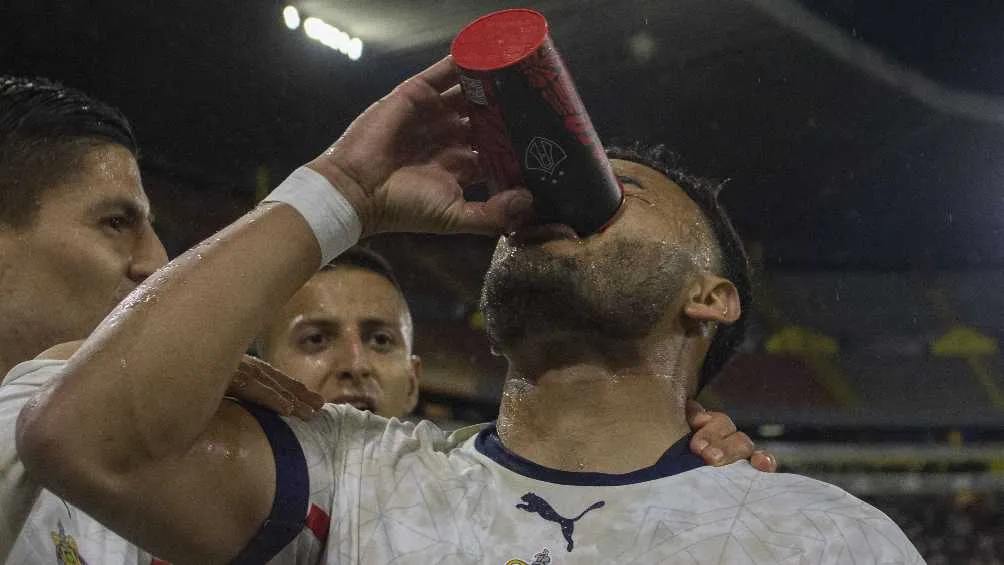 MEXSPORT Polémico festejo del jugador rojiblanco