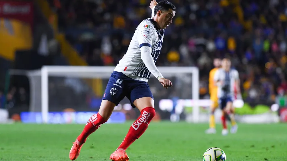MEXSPORT Funes Mori intenta el disparo frente a Tigres