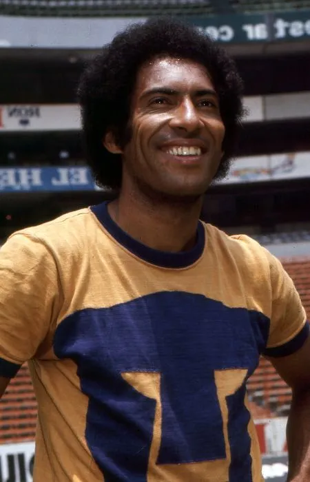 MEXSPORT Evanivaldo Castro Silva 'Cabinho' con los Pumas