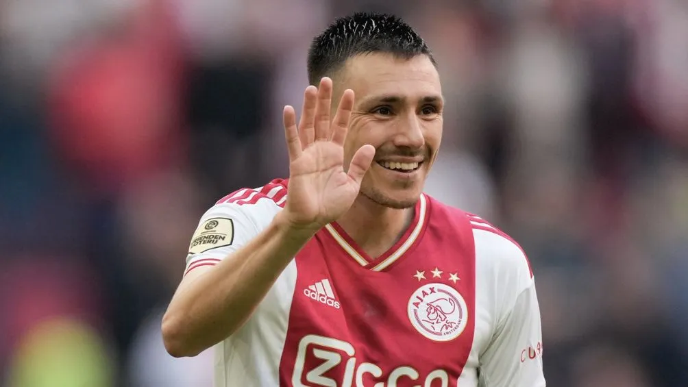 TWITTER: @AFCAjax Berghuis celebra el gol de la asistencia de Jorge Sánchez