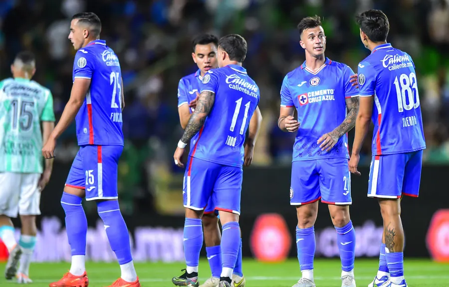 Juagdores cementeros tras empate ante León