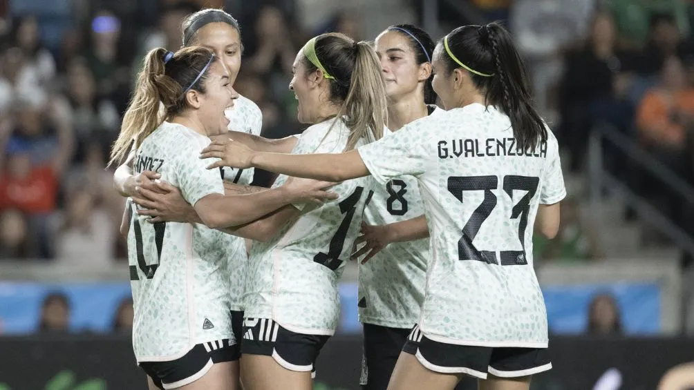 TWITTER: @Miseleccionfem Las jugadoras celebran un tanto ante el Dash