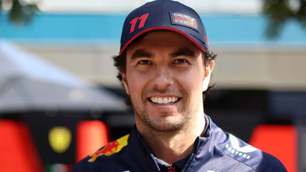 El piloto feliz en el paddock