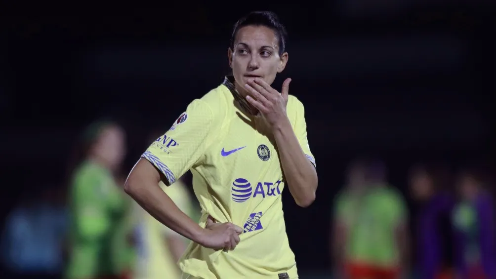 Aurelie Kaci durante un partido del América