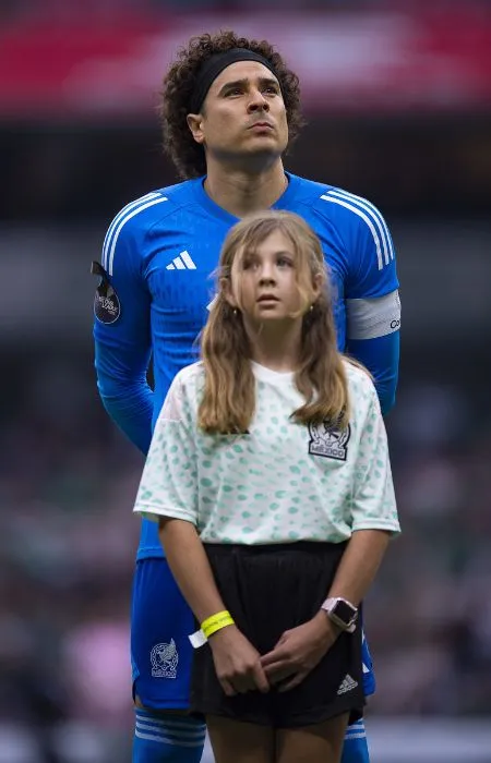 Guillermo Ochoa en el partido ante Jamaica en el Estadio Azteca
